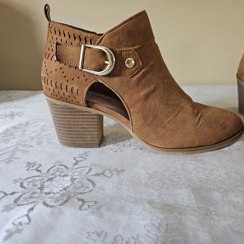 Tan Ankle Booties Vegan Suede SZ 7 - Picture 8 of 11